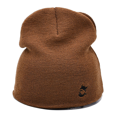 История вяжет связанную картину вышивки шляп Beanie для уютного зимы теплое