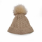 Вышивка Unisex вяжет шляпы Beanie в белом коренастом кабеле вяжет шляпу Pompom мягкую теплую