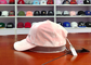 Бейсбольные кепки панели пинка 6 ткани бархата с логотипом/кривой вышивки представляют счет шляпы