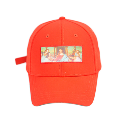 Подгонянные бейсбольные кепки кривой панели красного цвета 6 напечатанные Биллом для девушек