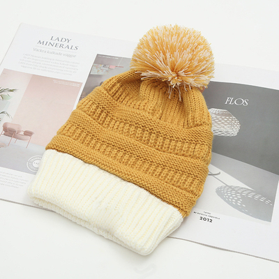 Осенняя зимняя шляпа сочетание трикотажные шапочки Skully Модные теплые с Pompom Fur Pom Pom для женщин Двухцветный модный шапочек