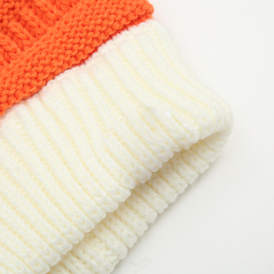Осенняя зимняя шляпа сочетание трикотажные шапочки Skully Модные теплые с Pompom Fur Pom Pom для женщин Двухцветный модный шапочек